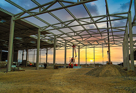 Gradilište fabrike Feka Automotive u Ćupriji, gde Oktopaz vodi stručni građevinski nadzor - sličica